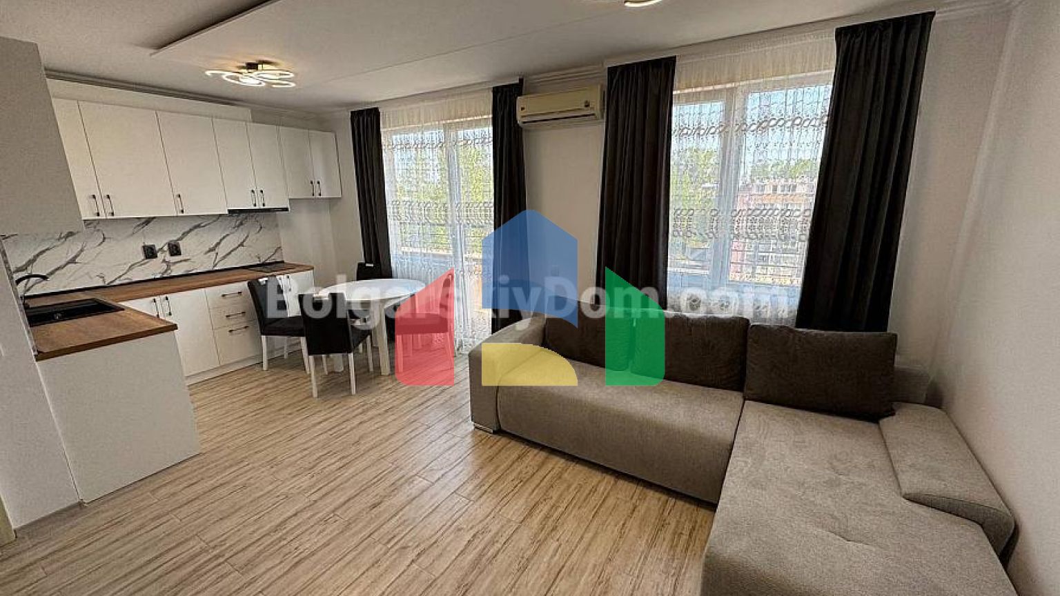 Трикімнатна квартира в Віп Зона