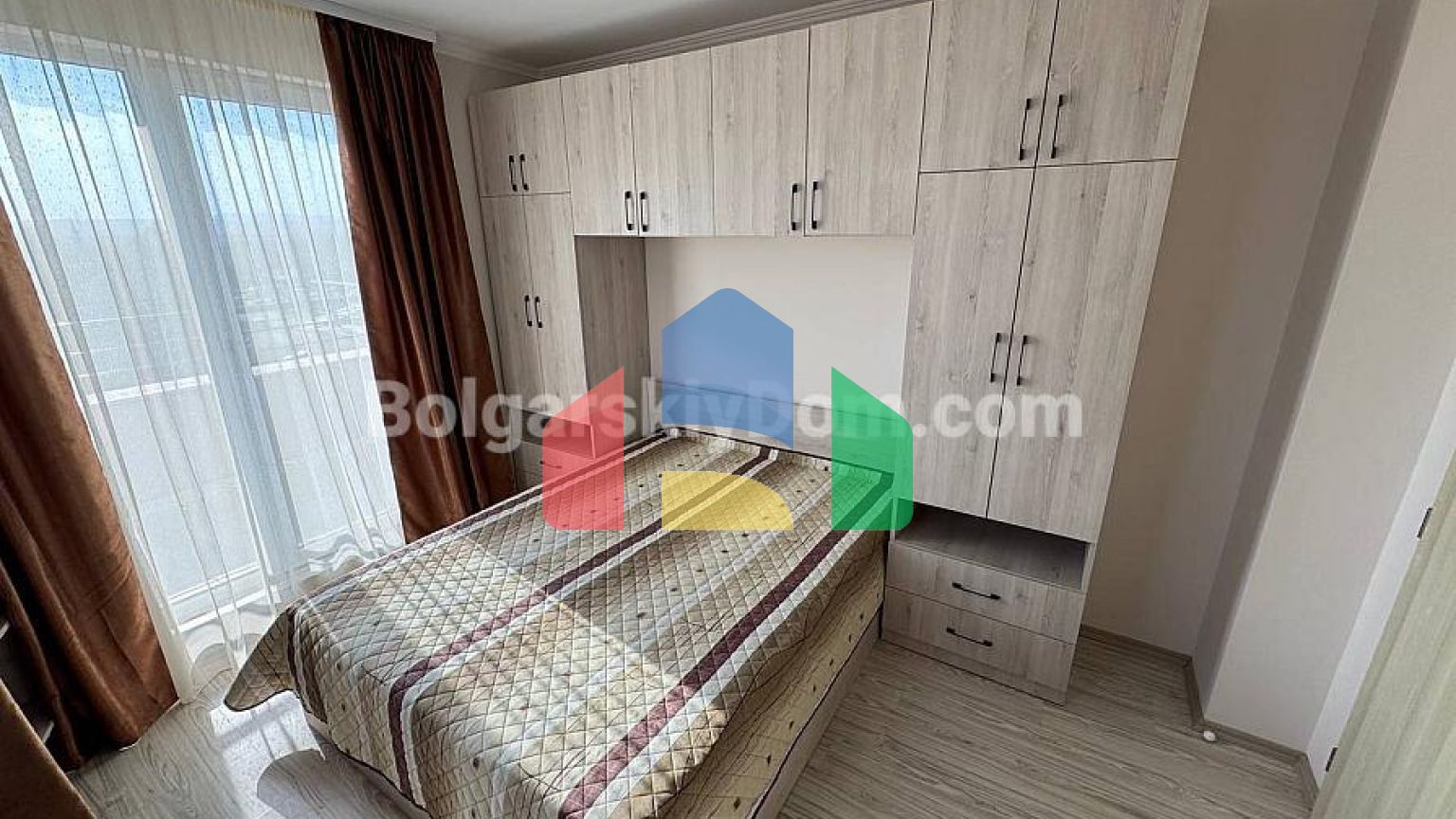 Трикімнатна квартира в Віп Зона