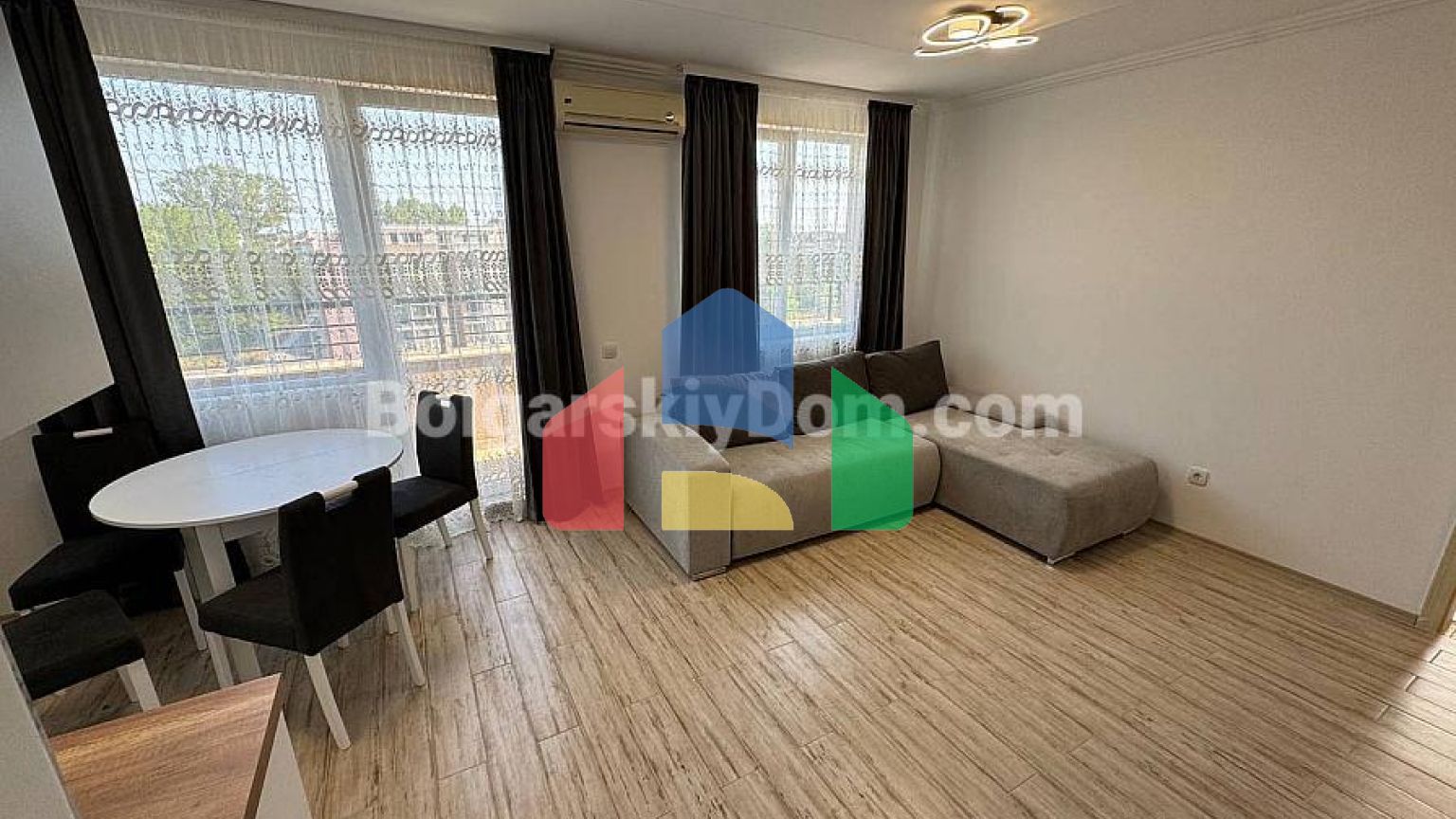 Трикімнатна квартира в Віп Зона