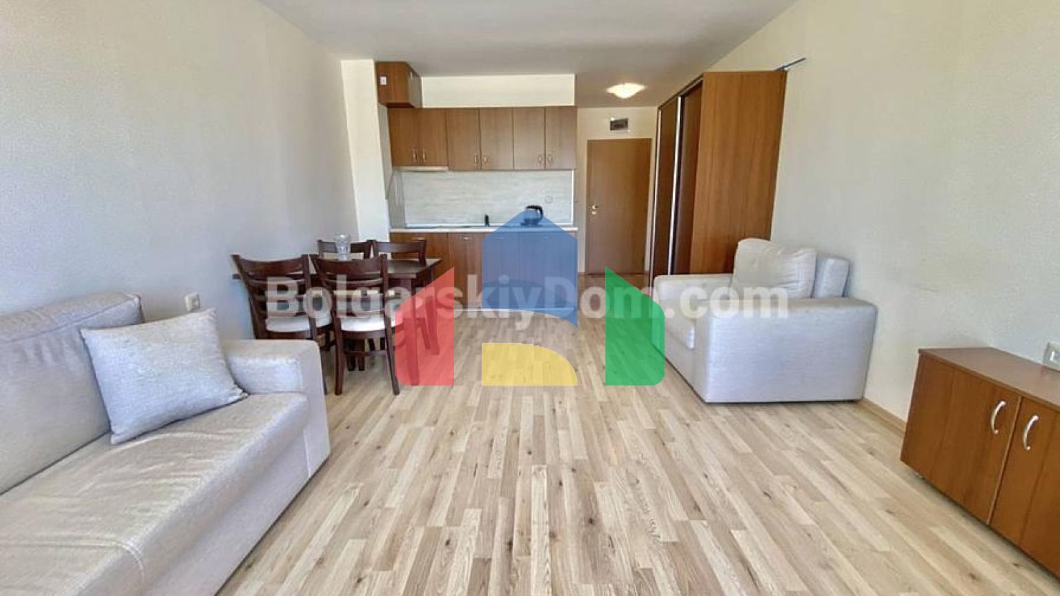 Квартира-студія в Амадеус 19