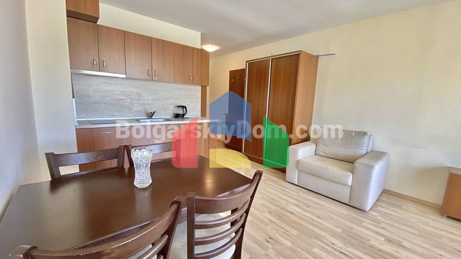 Квартира-студія в Амадеус 19