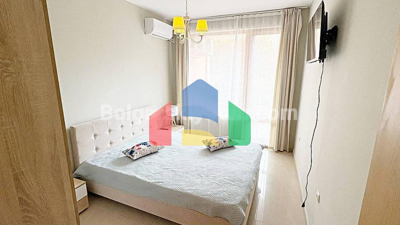 Двокімнатна квартира в Сан Флауер