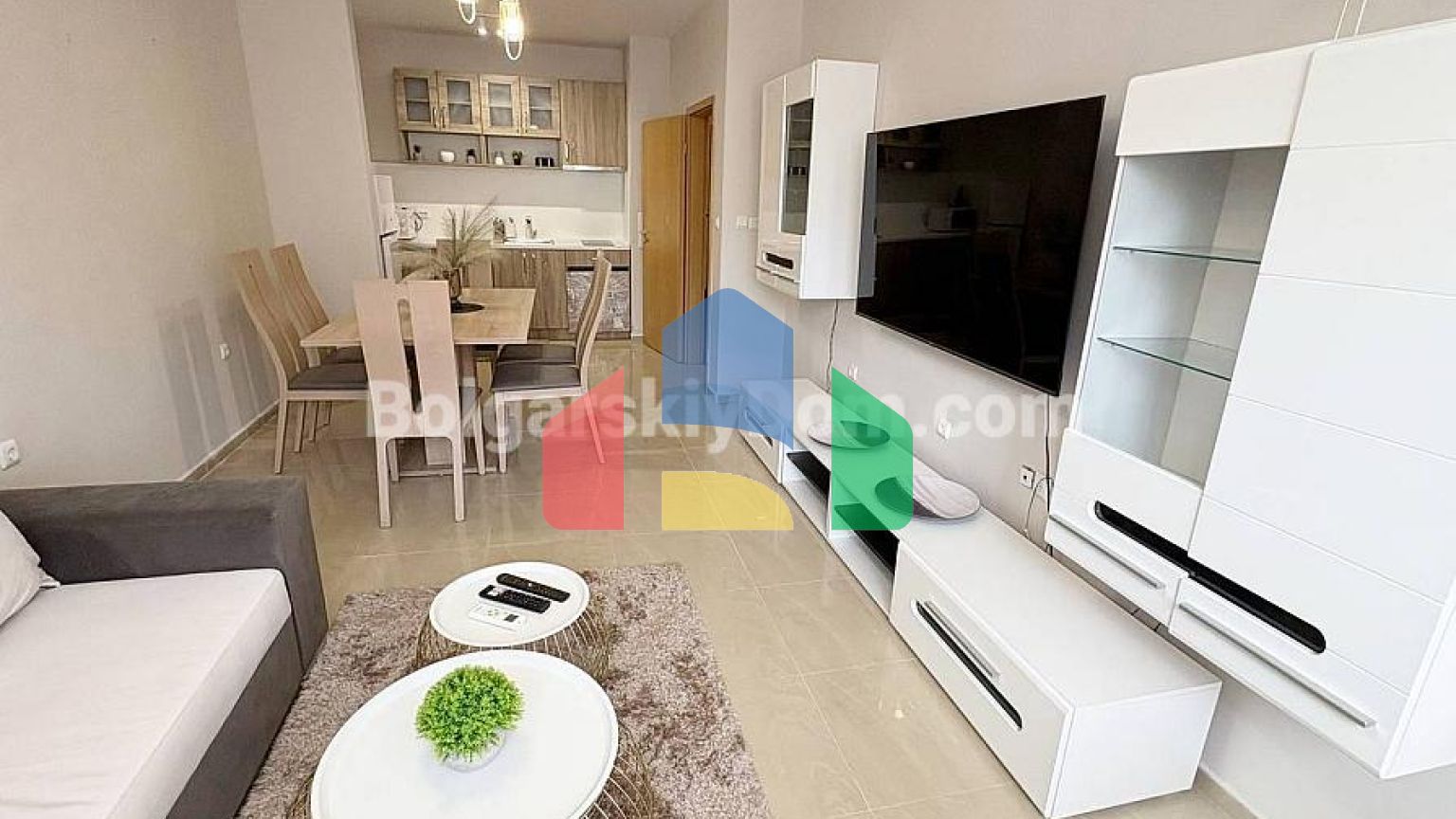 Двокімнатна квартира в Сан Флауер