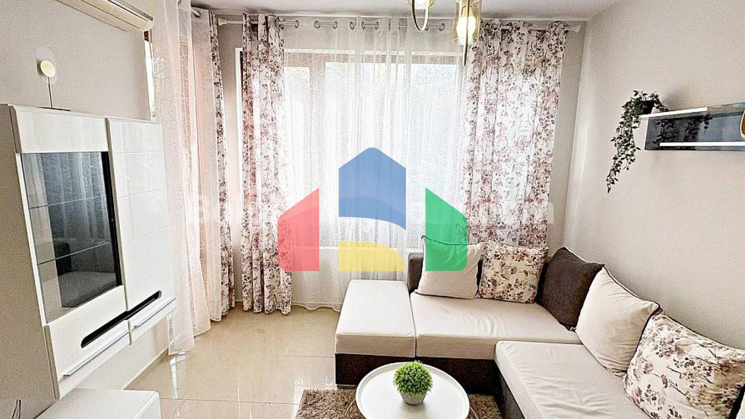 Двокімнатна квартира в Сан Флауер