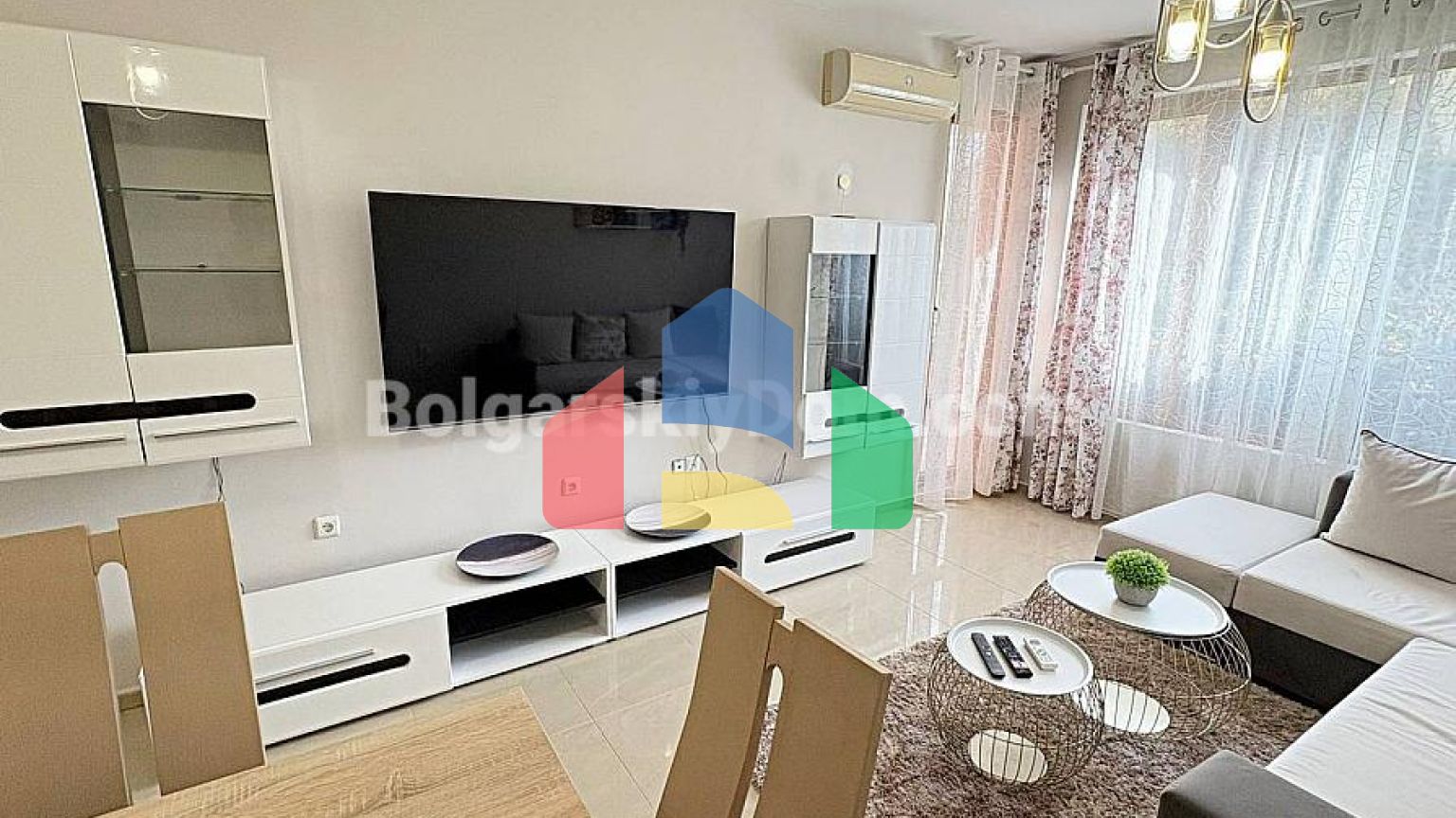 Двокімнатна квартира в Сан Флауер