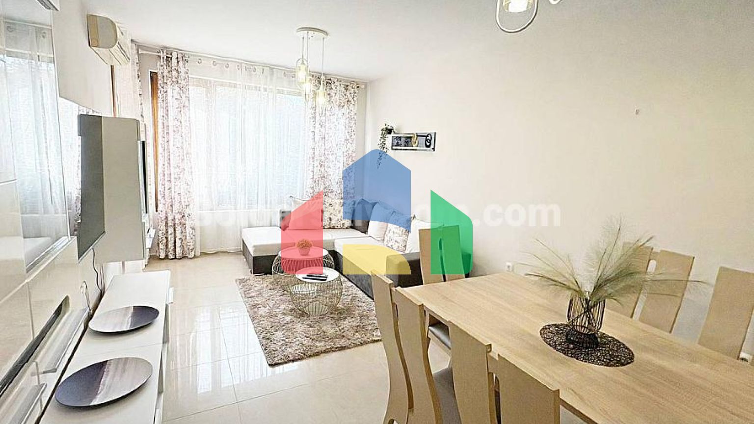 Двокімнатна квартира в Сан Флауер