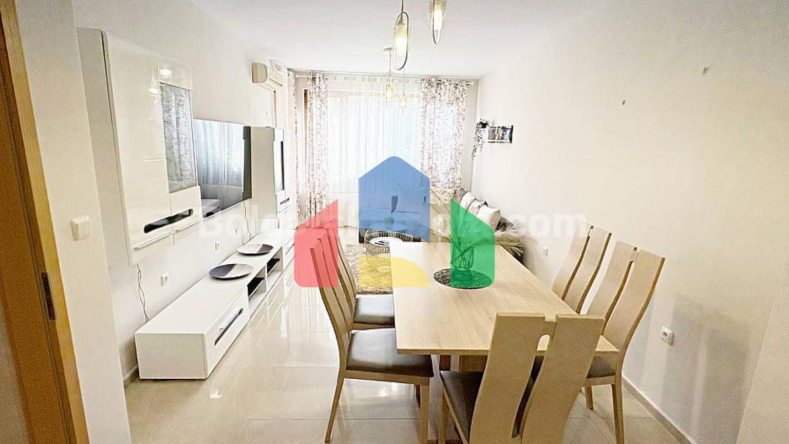 Двокімнатна квартира в Сан Флауер