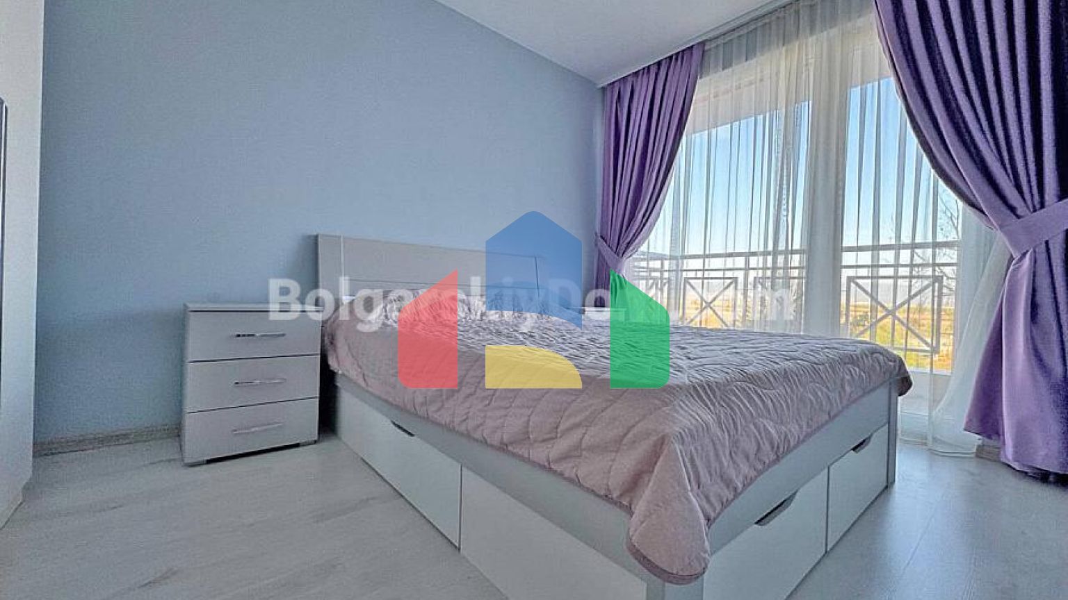 Двокімнатна квартира в Санні Дей 6