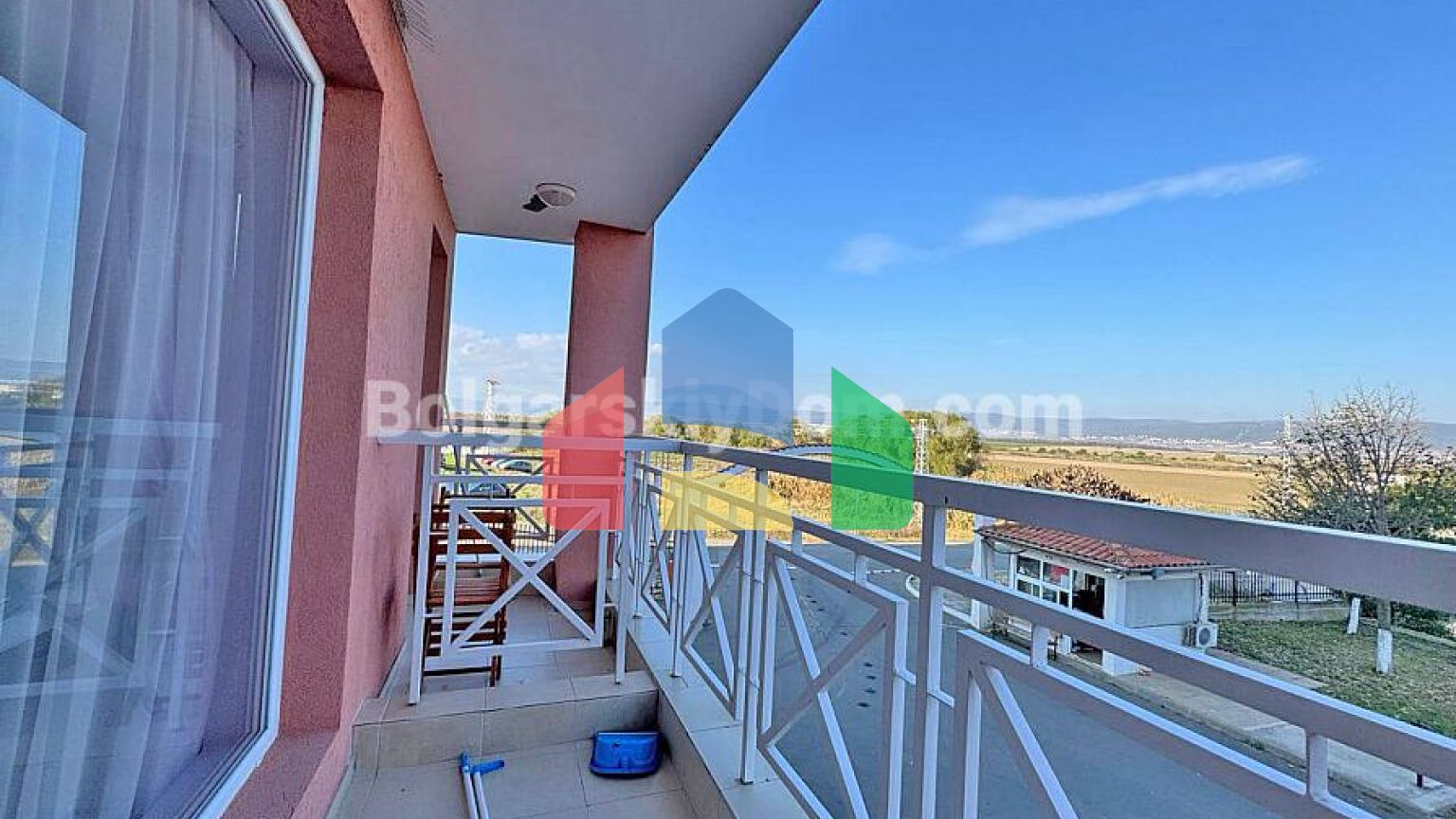 Двокімнатна квартира в Санні Дей 6