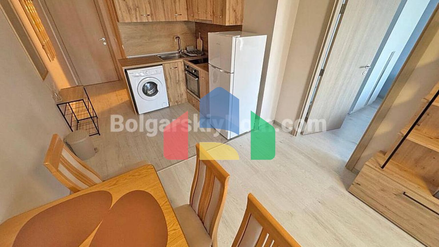 Двокімнатна квартира в Санні Дей 6