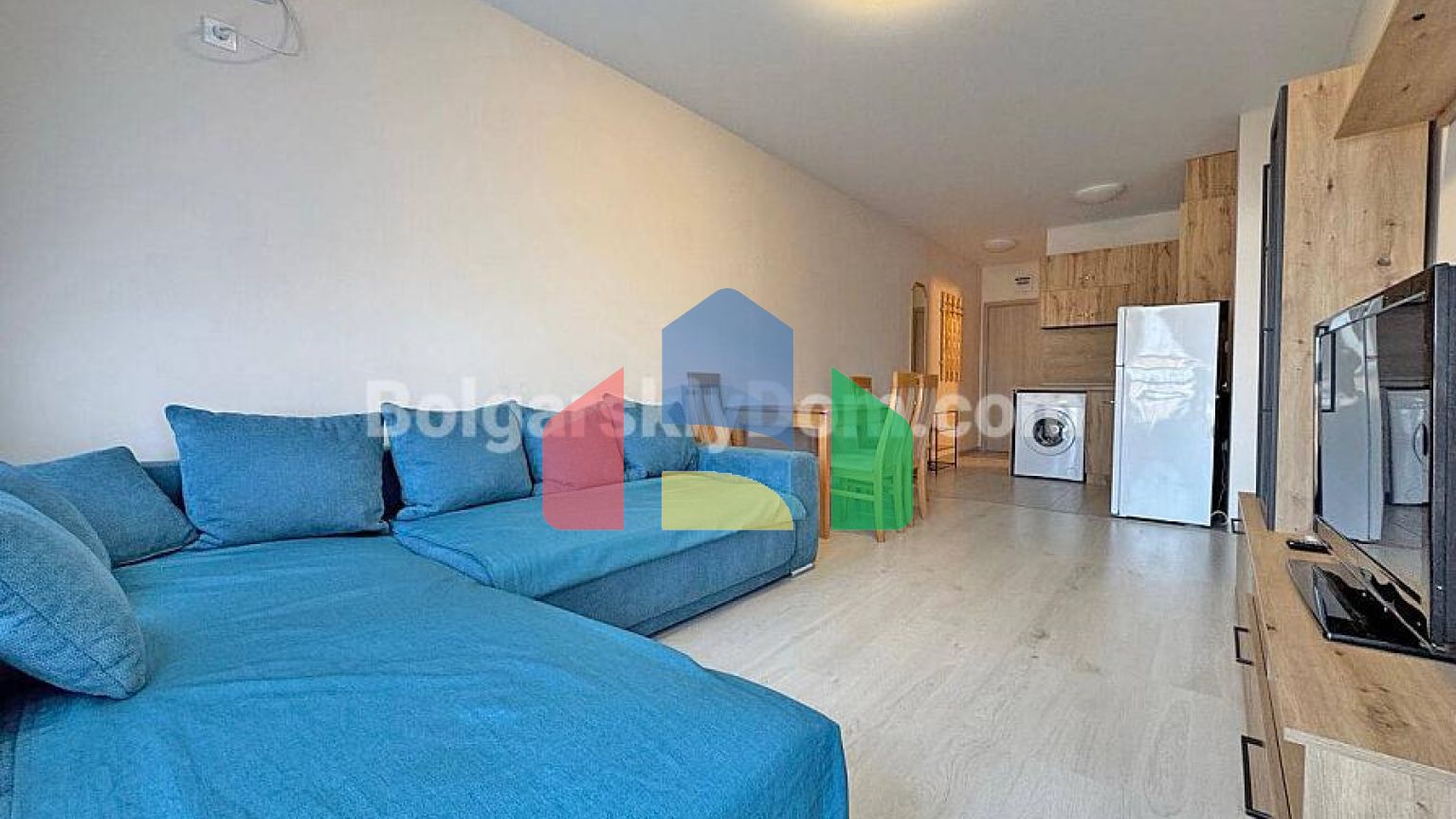 Двокімнатна квартира в Санні Дей 6