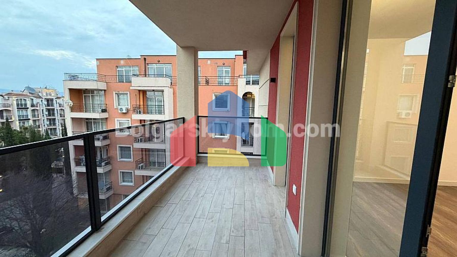 Трикімнатна квартира в Санні В'ю Централ