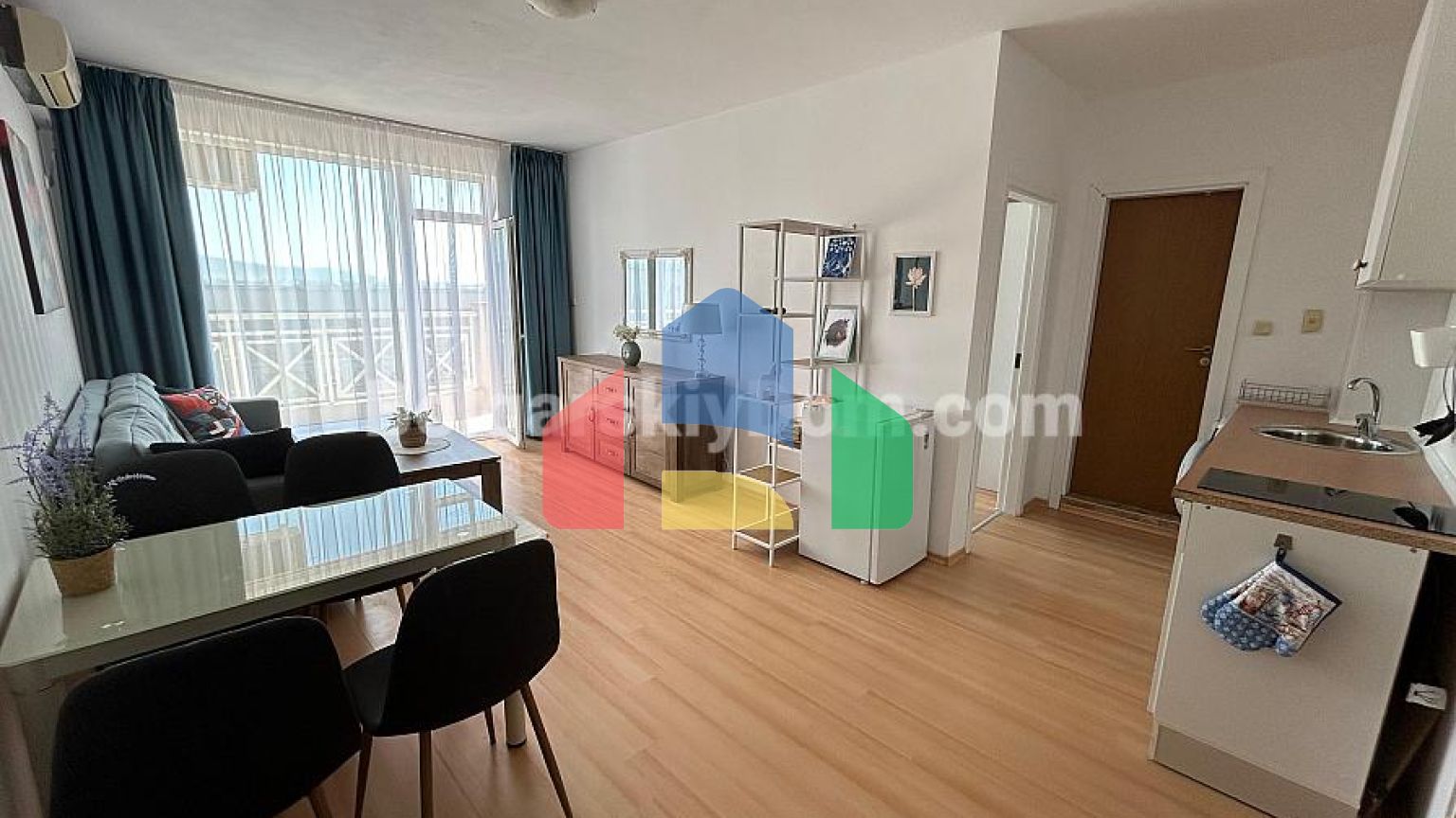 Двокімнатна квартира в Санні Дей 6