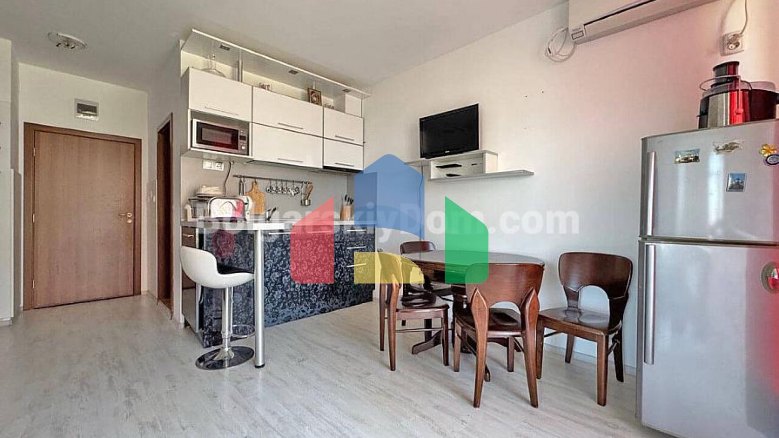 Трикімнатна квартира в Санні Дей 6