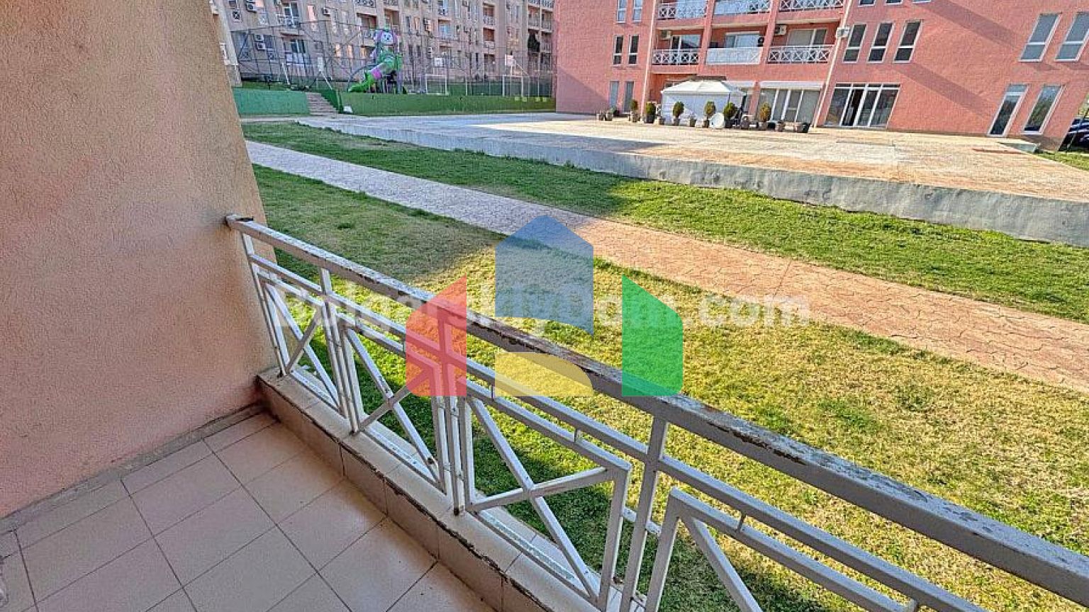 Трикімнатна квартира в Санні Дей 6