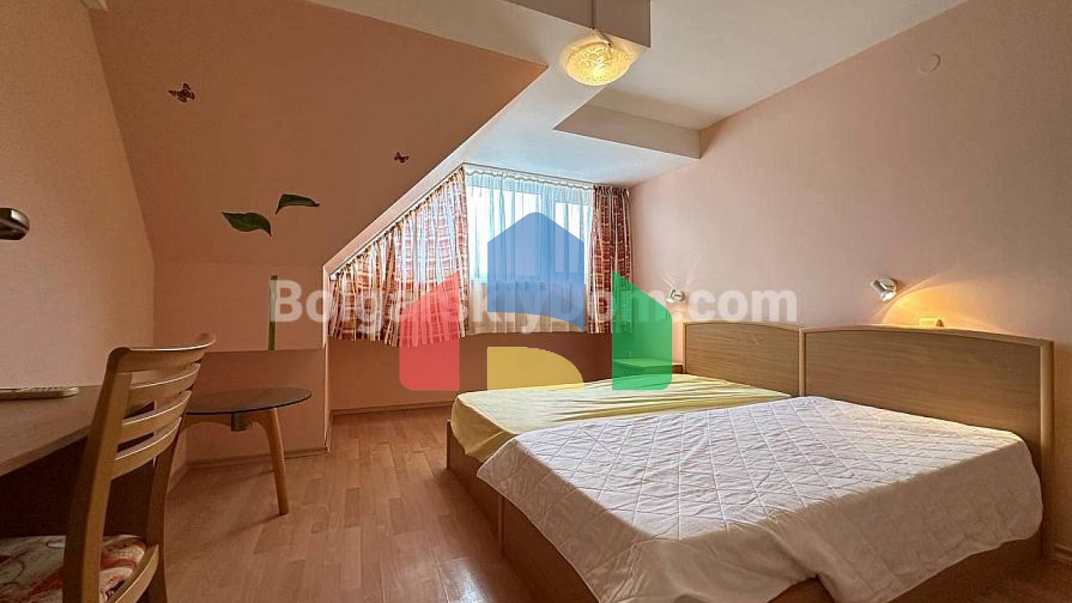 Трикімнатна квартира в Санні Форт