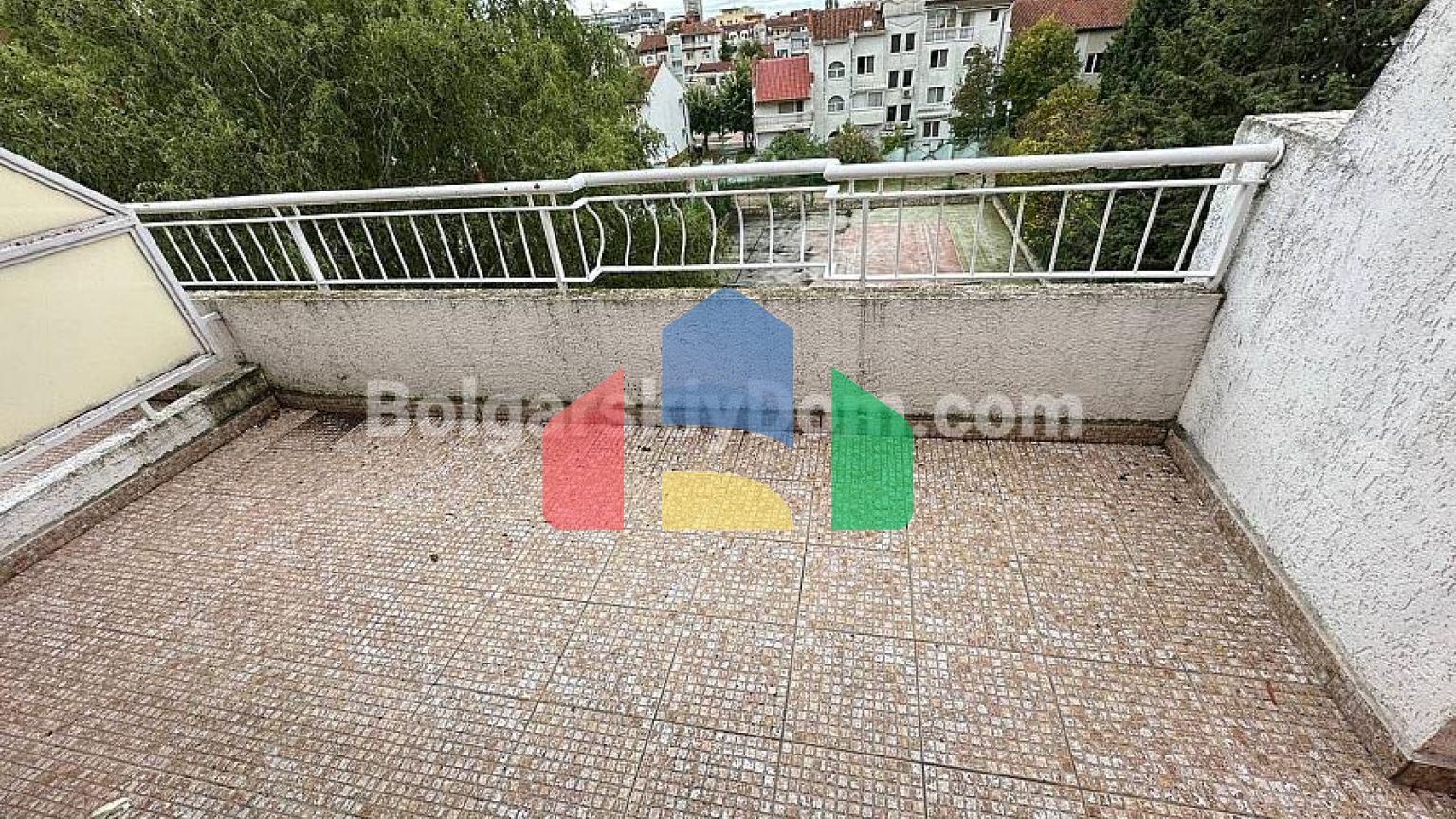 Трикімнатна квартира в Санні Форт