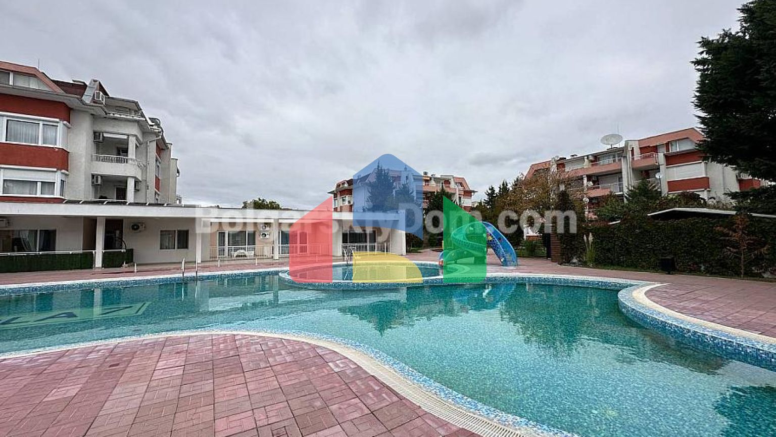 Трикімнатна квартира в Санні Форт