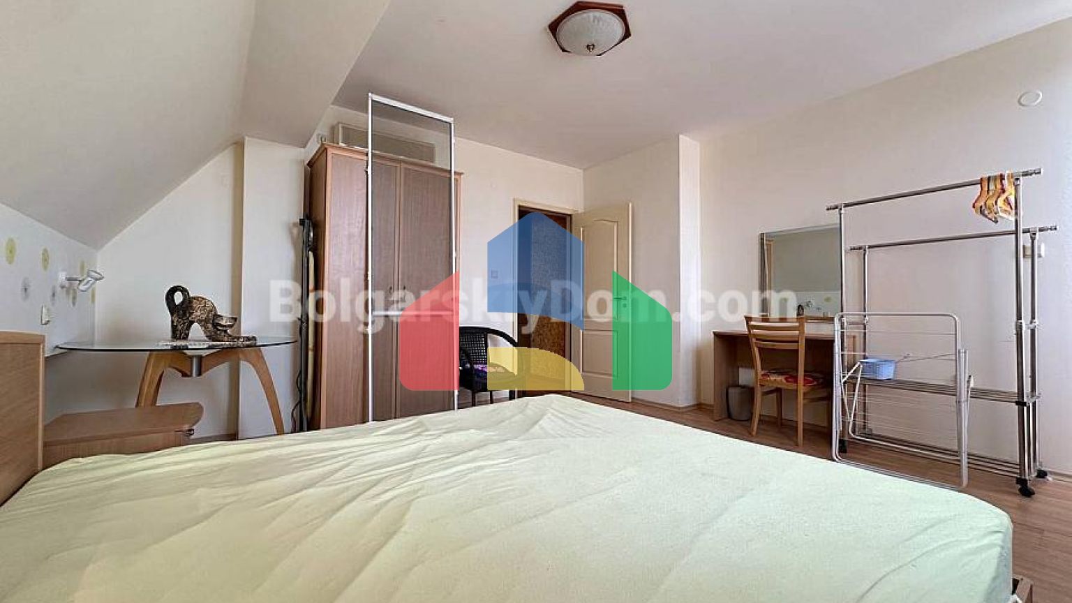 Трикімнатна квартира в Санні Форт