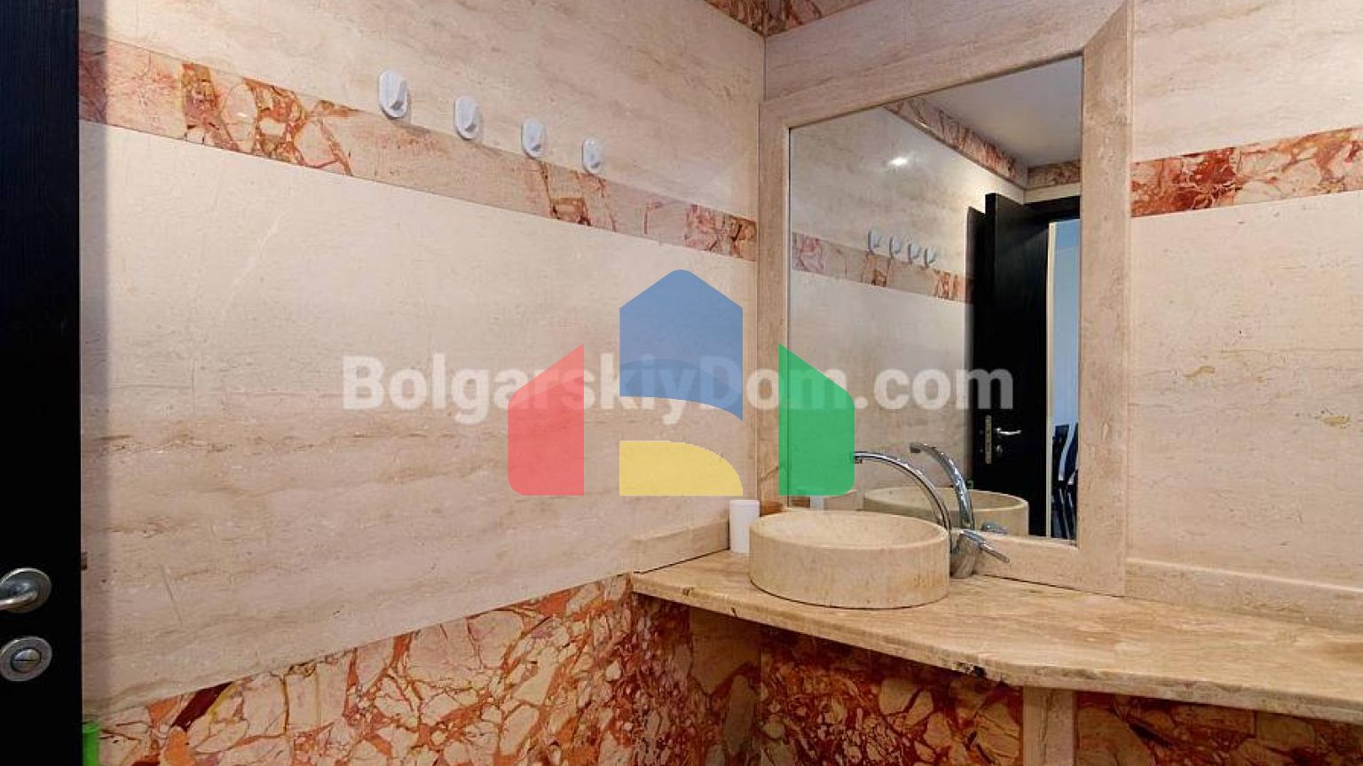 Трикімнатна квартира в Амара