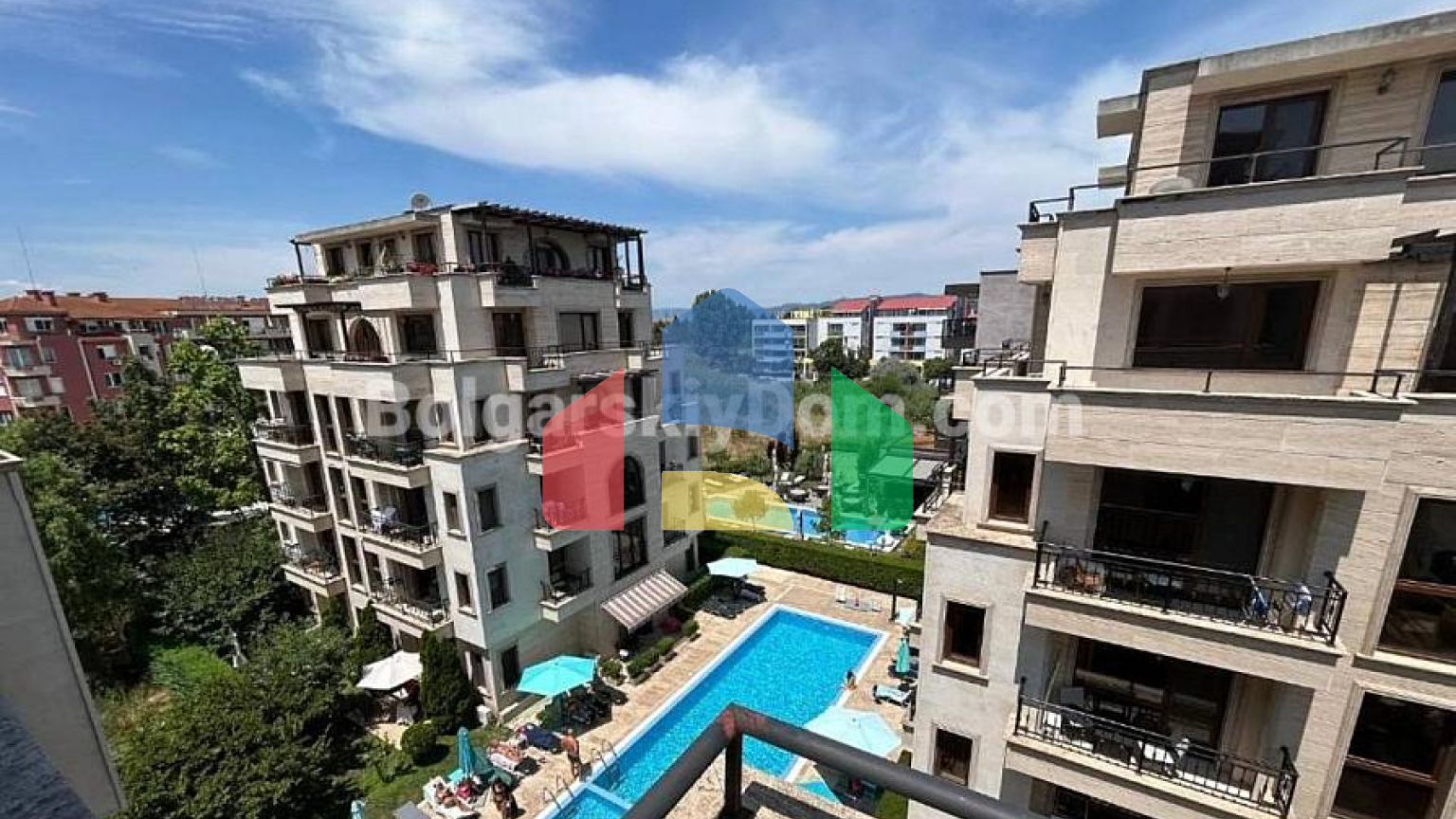 Трикімнатна квартира в Амара