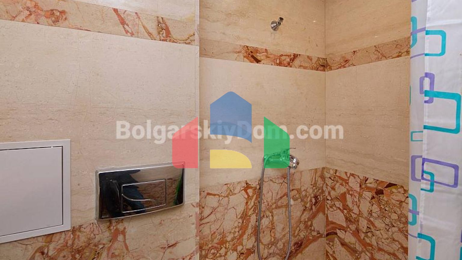 Трикімнатна квартира в Амара