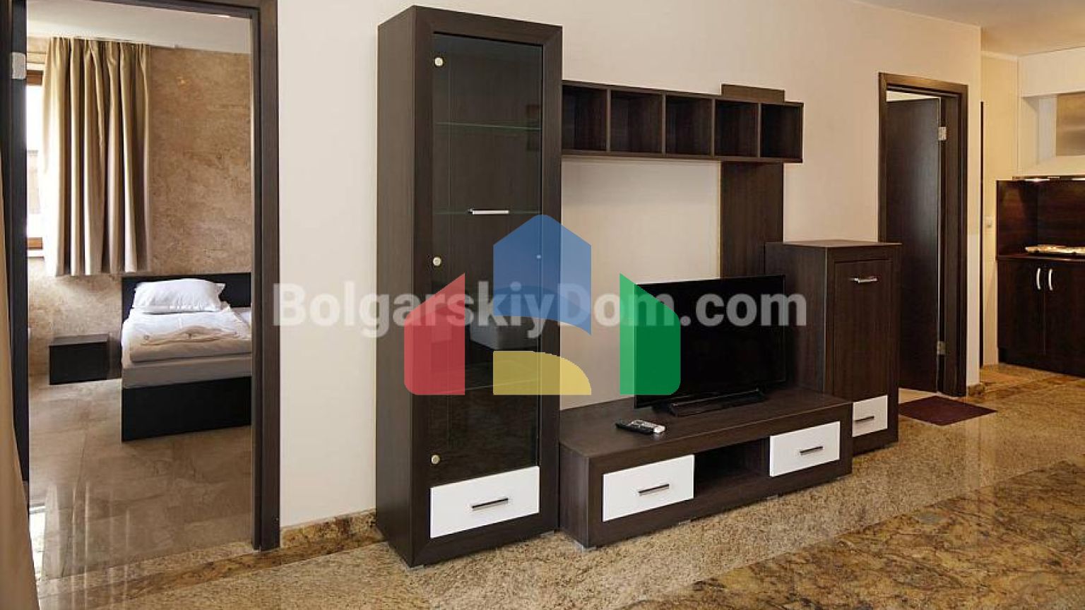 Трикімнатна квартира в Амара