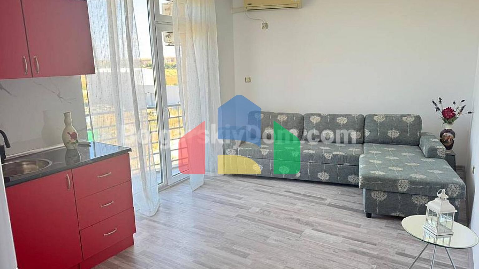 Квартира-студія в Санні Дей 5