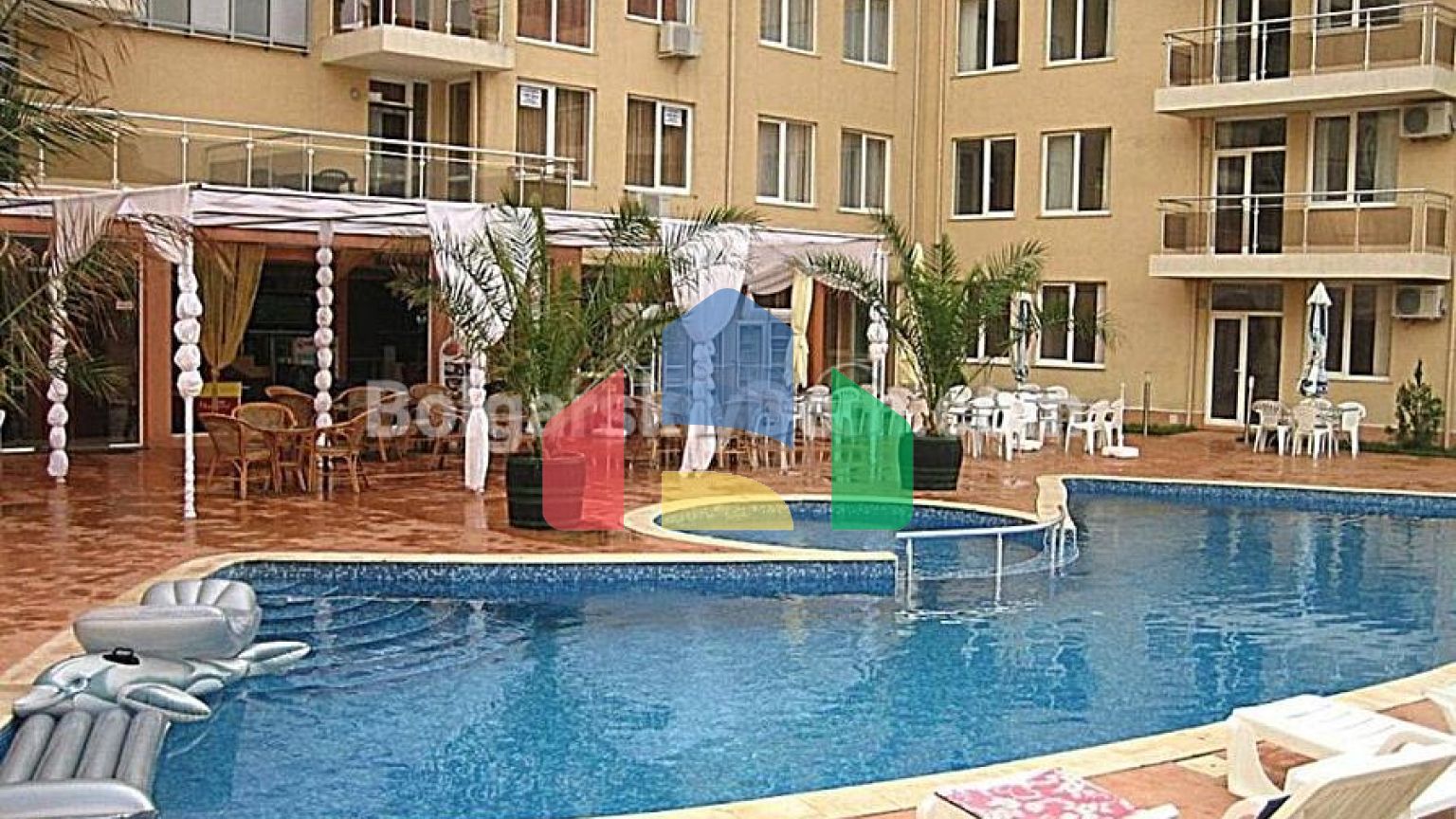 Трикімнатна квартира в Балкан Бриз 1