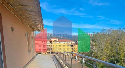 Трикімнатна квартира в Балкан Бриз 1