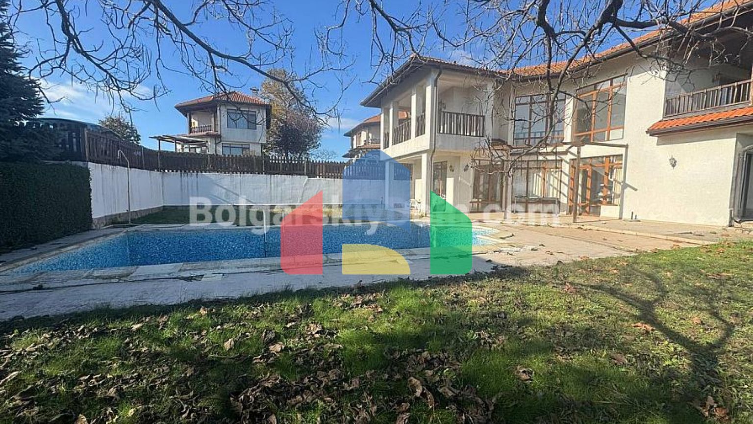 Дом во Флорал Хиллс