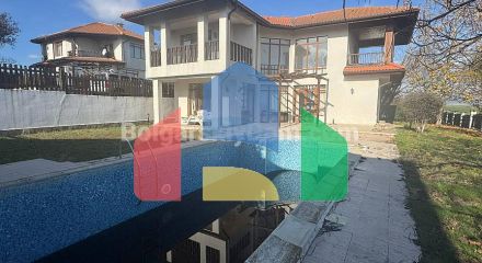 Дом во Флорал Хиллс