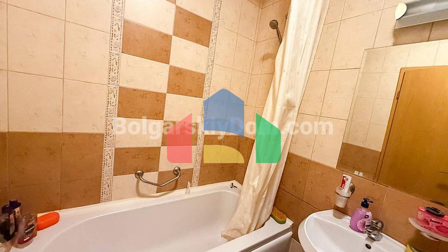 Двокімнатна квартира в Роял Сан