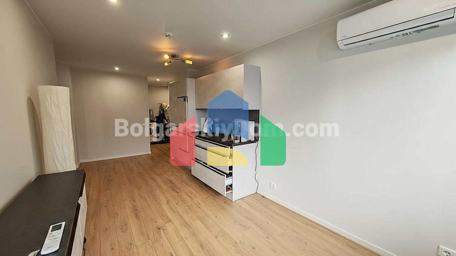 Трикімнатна квартира в Емілія Романа Бутік