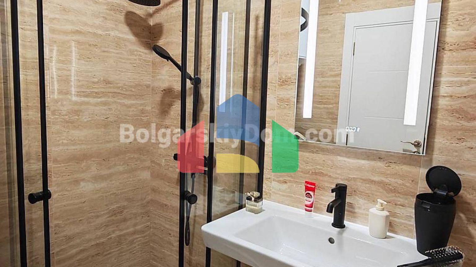 Трикімнатна квартира в Емілія Романа Бутік