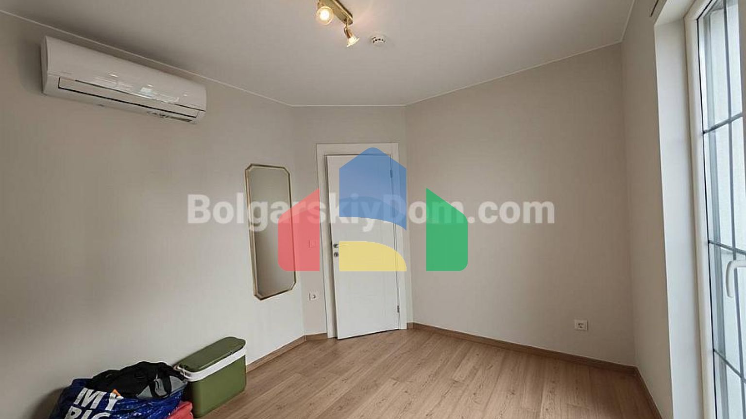 Трикімнатна квартира в Емілія Романа Бутік