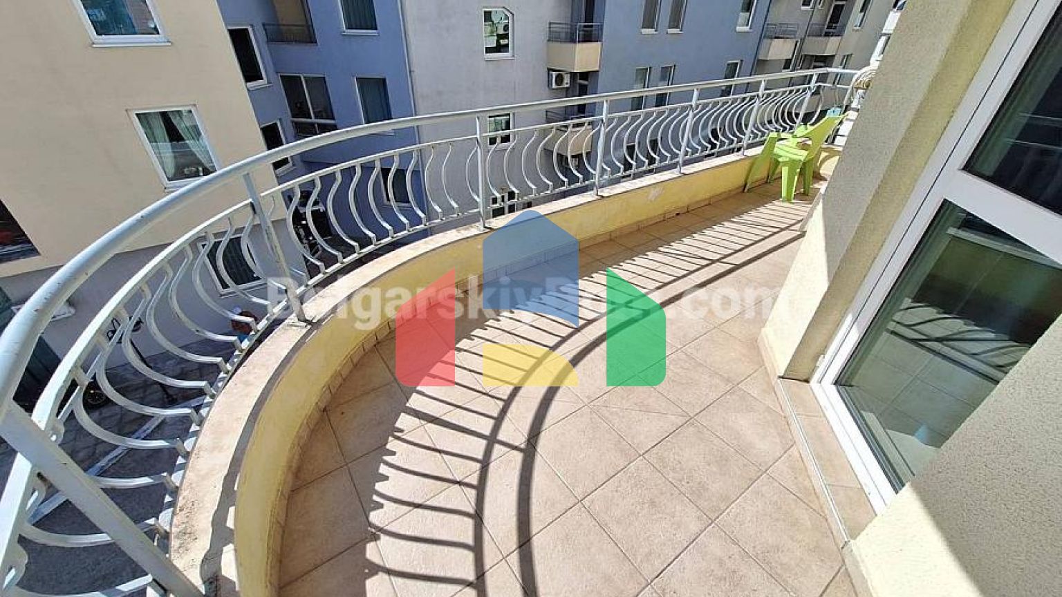 Трикімнатна квартира в Бриз