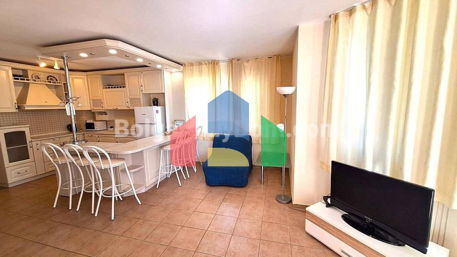 Трикімнатна квартира в Бриз