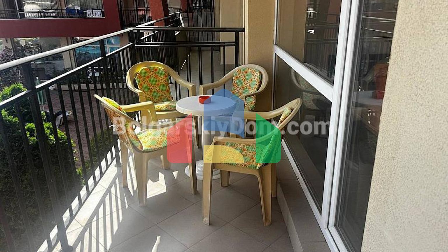 Трикімнатна квартира в Сансет Біч 3