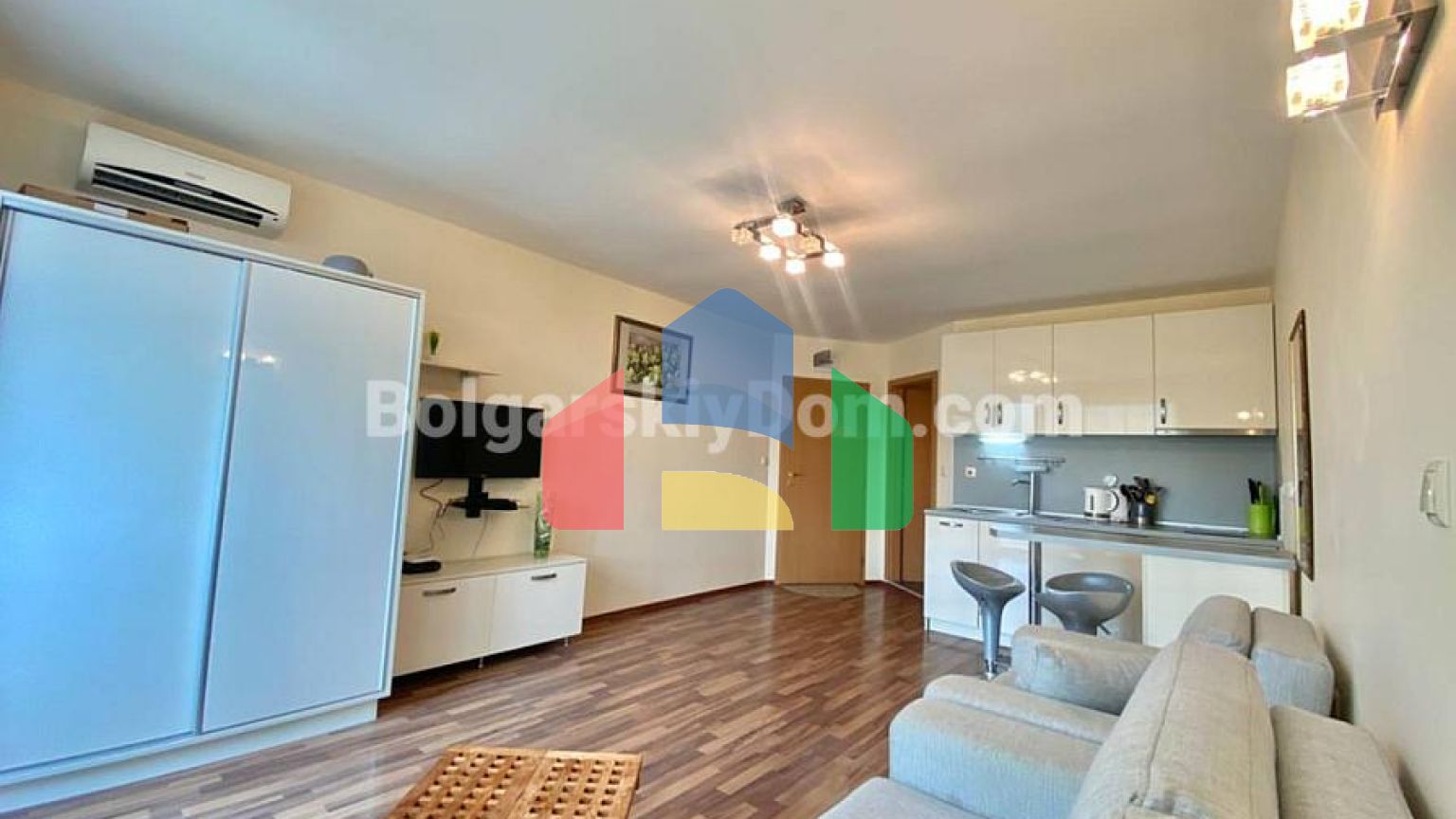 Квартира-студія в Амадеус 19