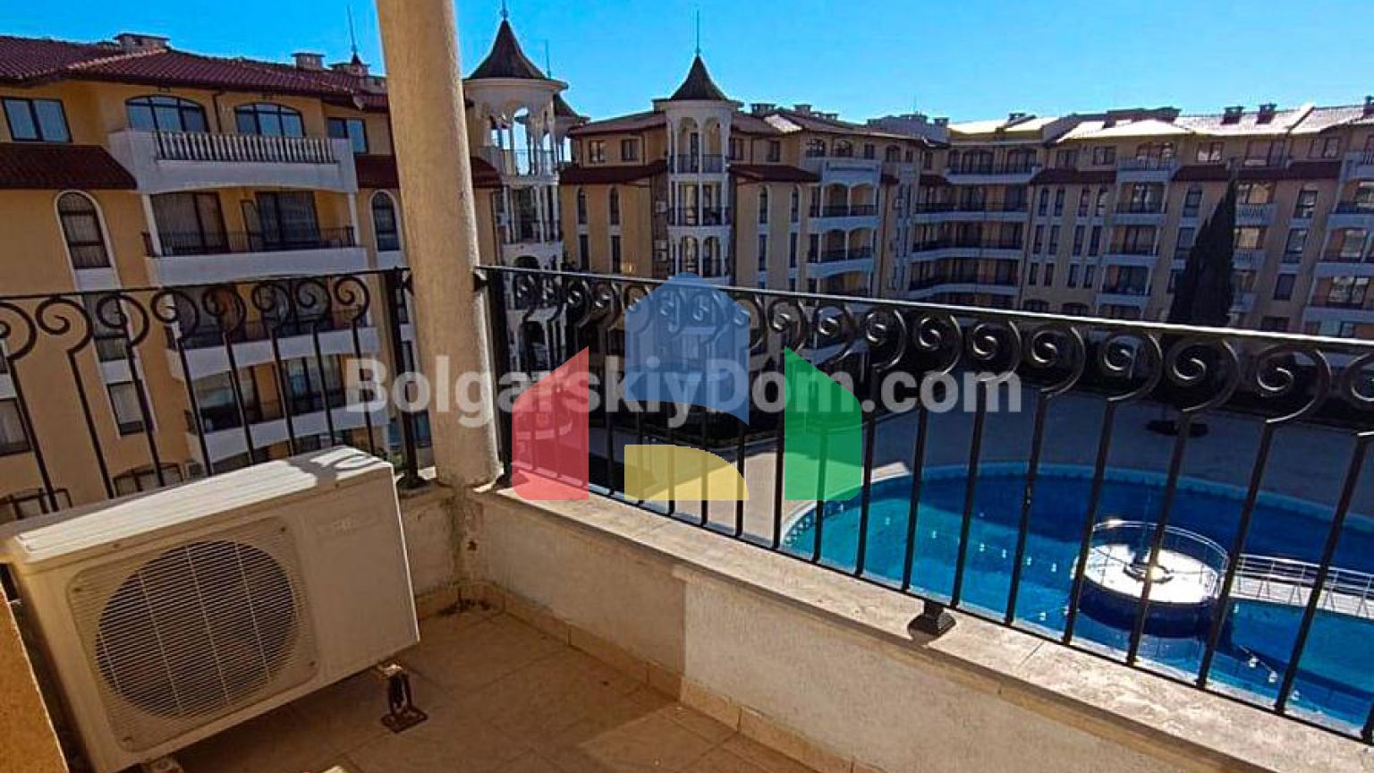 Трикімнатна квартира в Роял Сан