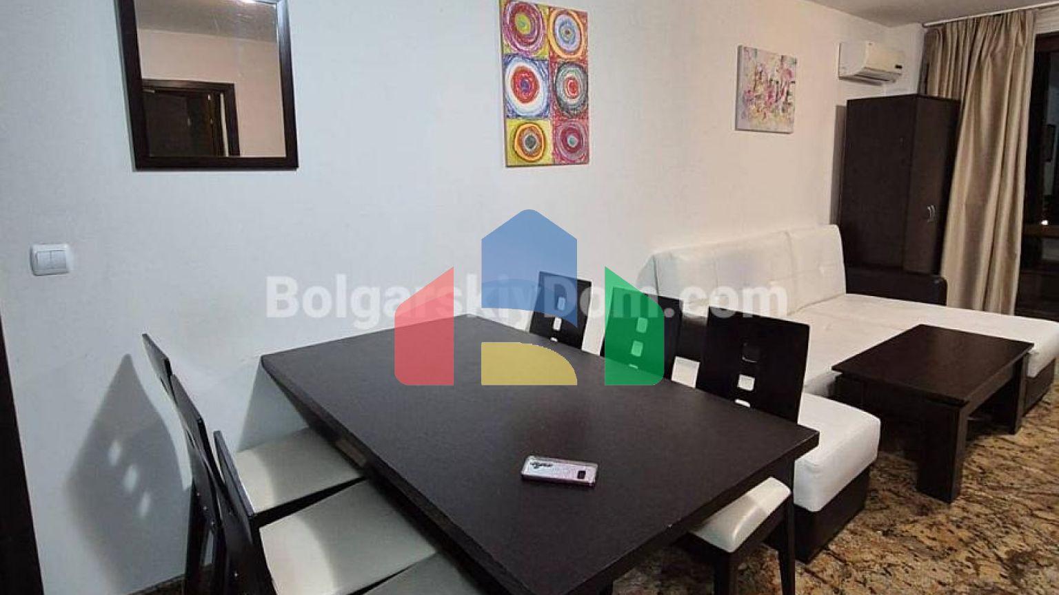 Трикімнатна квартира в Амара