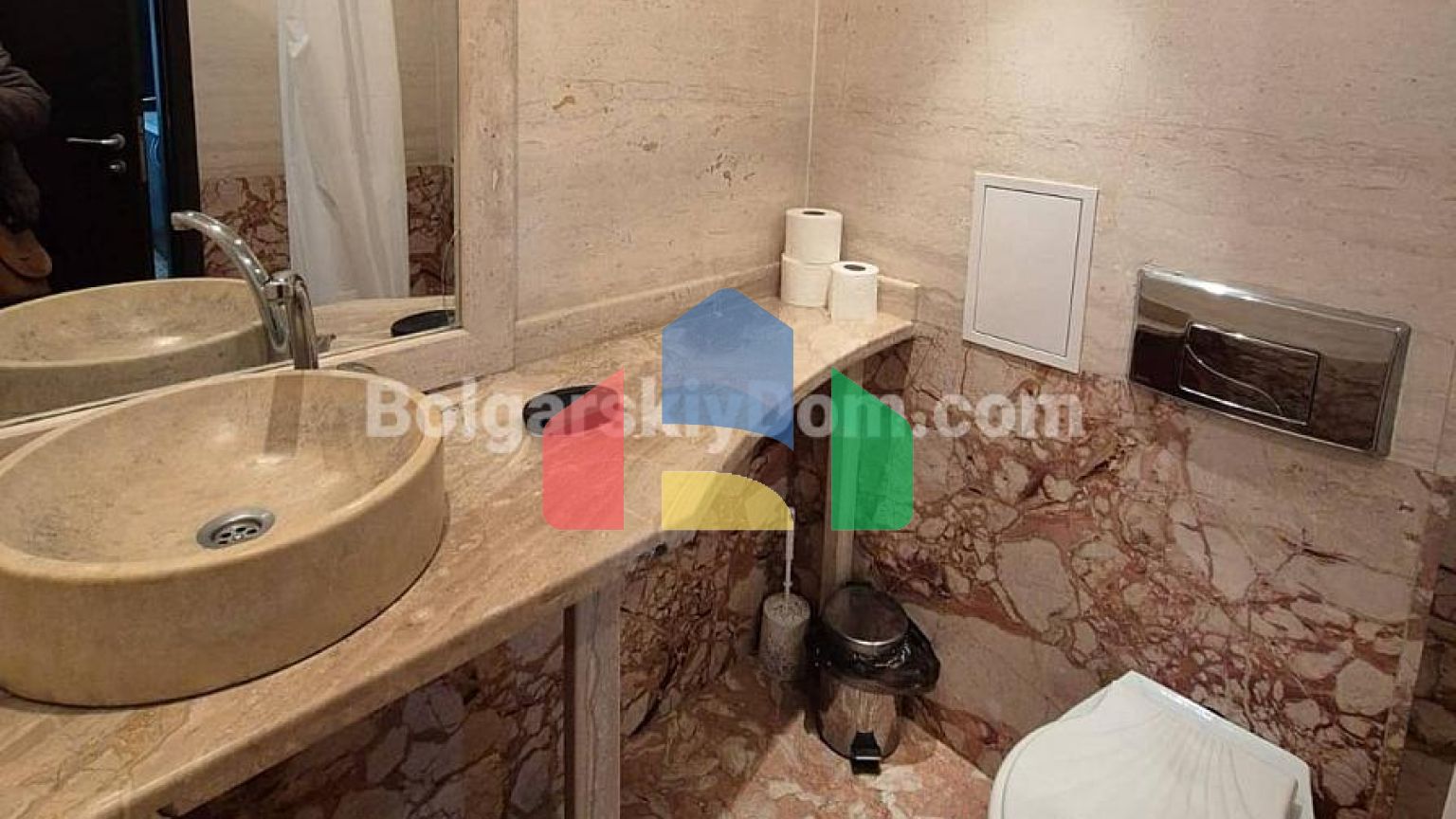 Трикімнатна квартира в Амара