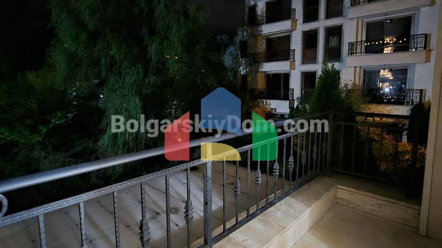 Трикімнатна квартира в Амара