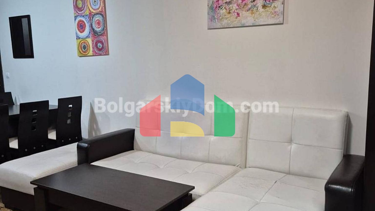 Трикімнатна квартира в Амара