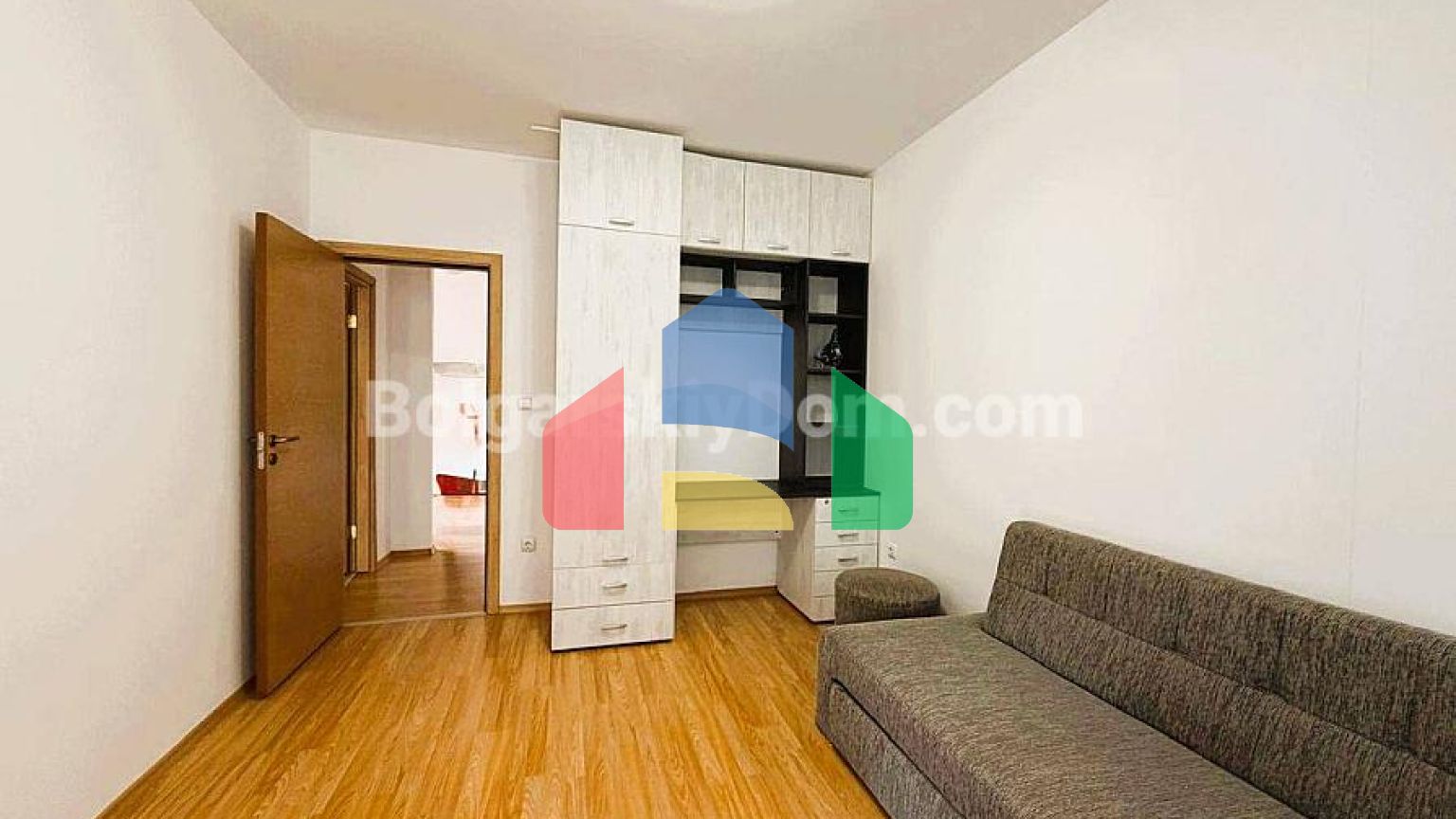 Трикімнатна квартира в Санні Дей 6