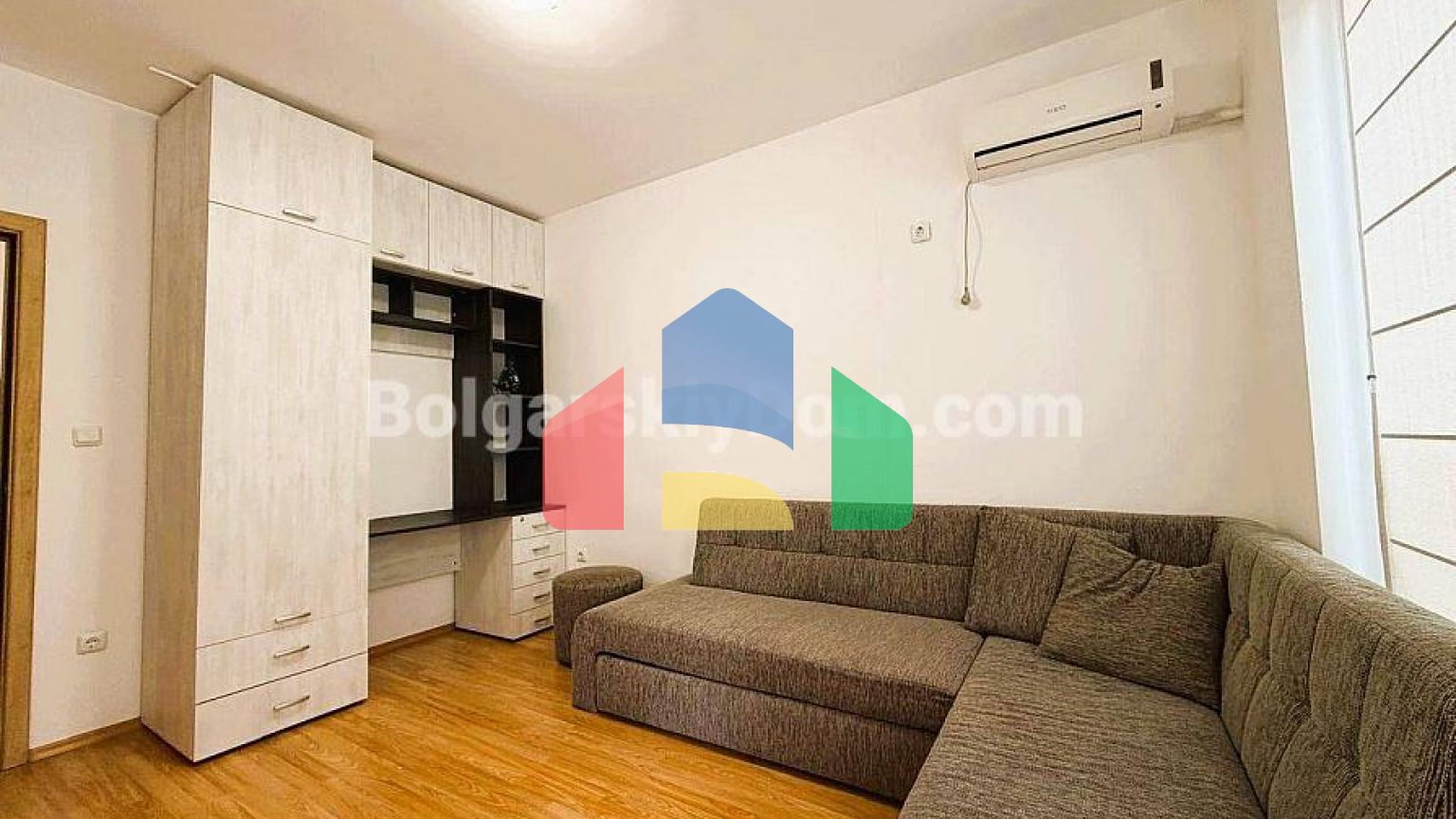 Трикімнатна квартира в Санні Дей 6