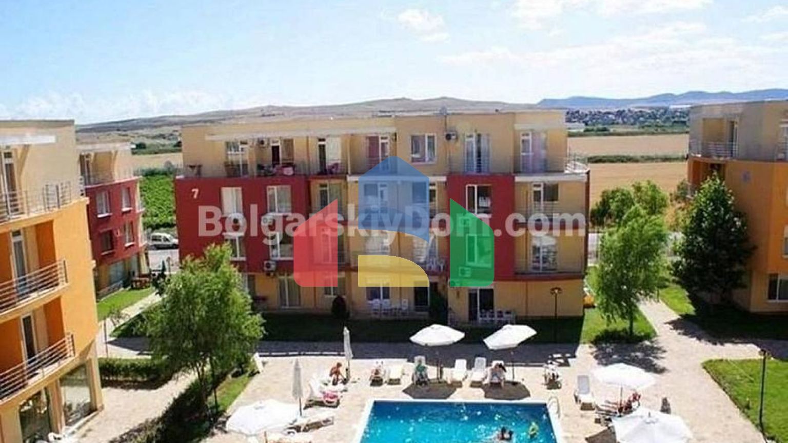 Трикімнатна квартира в Санні Дей 5