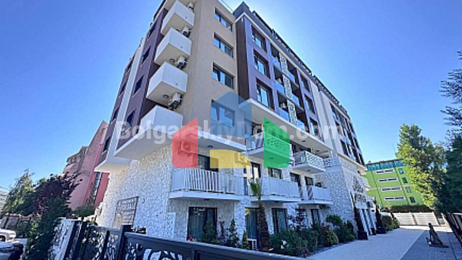 Трикімнатна квартира в Світ Хоум 9