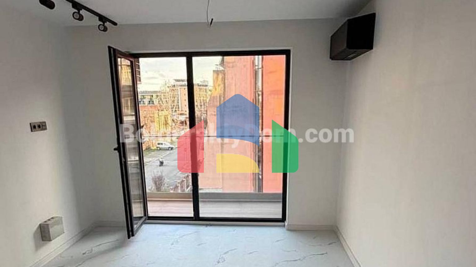 Трикімнатна квартира в Світ Хоум 9